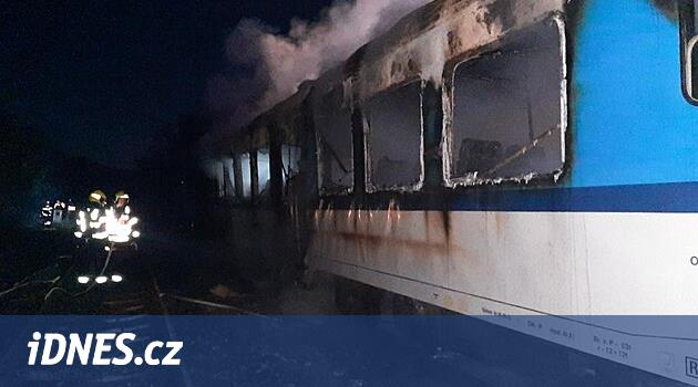 Vlak na Vyškovsku vzplál kvůli přepálení elektrického kabelu