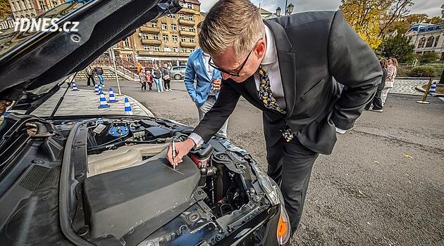 Britská šlechta má sraz. Přiveze dvojí prezident Turek některý ze svých pokladů?