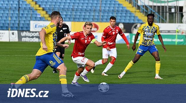 ONLINE: Zlín - Pardubice 0:0, hosté slavili předčasně, Šimkův gól kvůli faulu neplatí