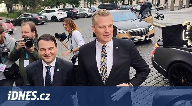 Türk Macinka ve Tinsmiths'i büyük bakanlar olarak övdü