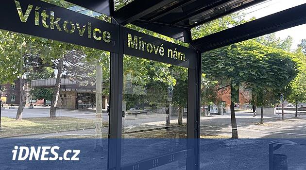 Vítkovice'deki duraklar evsizleri caydırmalıdır. Onlara yağmur yağıyor, insanlar şikayet ediyor
