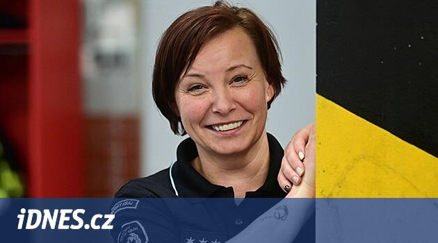 Karlovy Vary Bölgesi'nin ilk profesyonel itfaiyeci komutanı Kraslice'de görev yapıyor