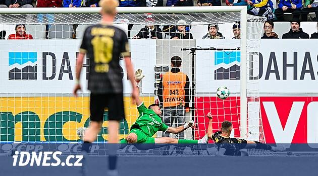 ONLINE: Hradec Kr. - Teplice 0:0, gól hostů neplatil, Kozák pálil z ofsajdu