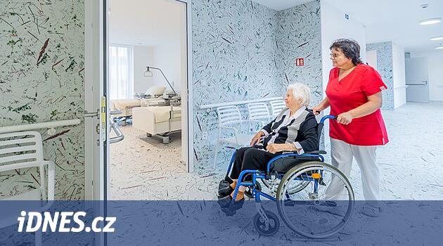 Nový Bydžov yaşlılar için bir ev gösterdi, engelsiz konfor sunuyor