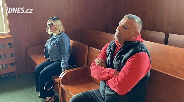 Sürücüler Limberský'nin lüks arabasıyla kaza numarası yaptı, mahkeme suçlu olduklarını onayladı