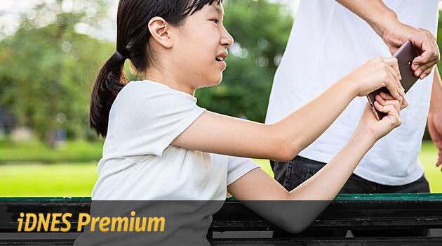 Lidé šidí spánek i rodinu. V japonském městě chtějí omezit mobily vyhláškou