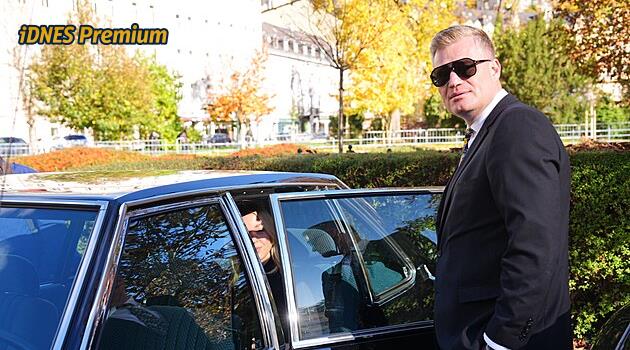 Turek nechce jezdit v autech ministerstva, spoléhá na vlastního řidiče a ochranku