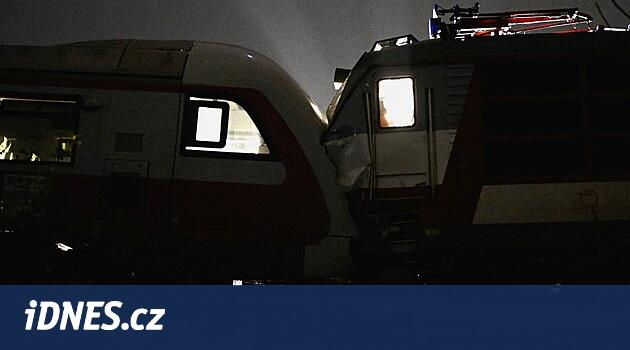 Začaly padat kufry, lidé krváceli. Cestující popsali srážku vlaků na Slovensku