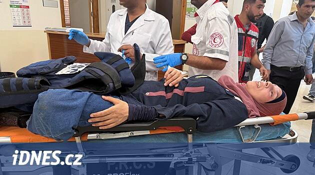 Izraelští osadníci napadli na Západním břehu Palestince. Házeli po nich i velké kameny