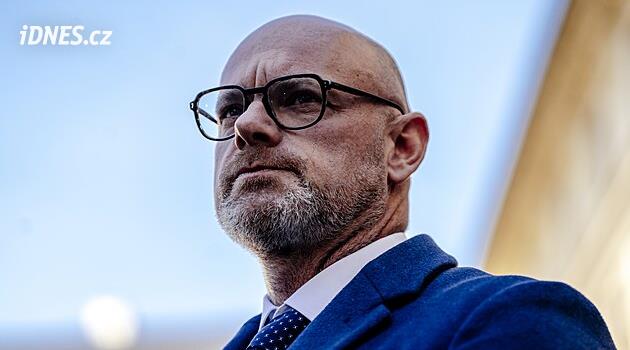 Ministr Plaga zkrátil probíhající školní rok