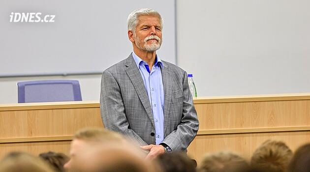 Nejvíc Čechů důvěřuje prezidentu Pavlovi, na úplném chvostu skončil Turek