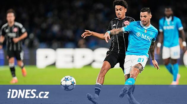 ONLINE: Neapol hraje s Frankfurtem bez branek, pak šlágry Liverpoolu či PSG
