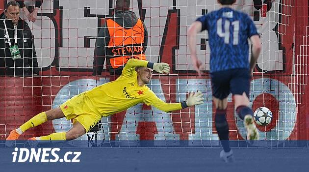 ONLINE: Slavia - Arsenal 0:1 po půli, gól dává Saka z penalty, domácí dobře brání