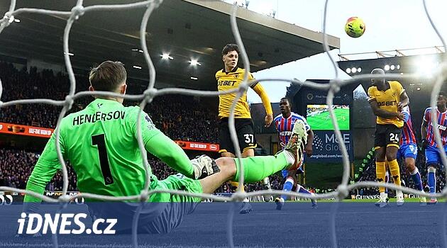 West Ham promarnil náskok, Wolverhampton i Liverpool pokračují v potížích