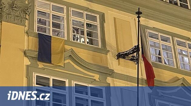 Tomio Okamura, Ukrayna bayrağını indirdiği için eleştirilere maruz kaldı