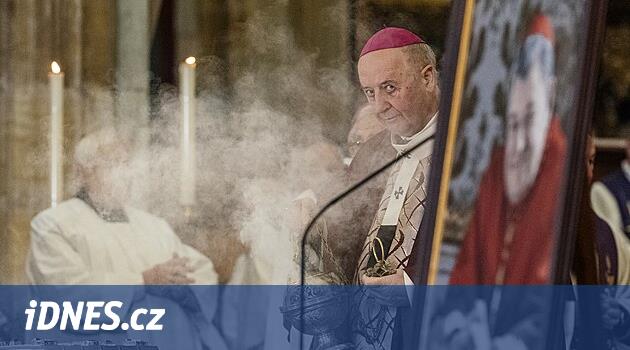 Rozloučení s kardinálem Dukou: Dvořákovo Requiem, mši vedl arcibiskup Graubner