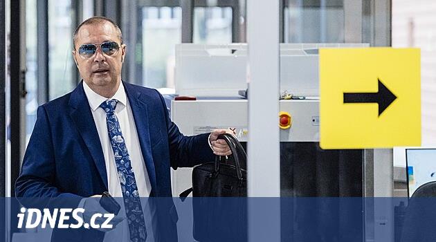 Klíčového svědka Augustína čekají v Dozimetru otázky obhájců