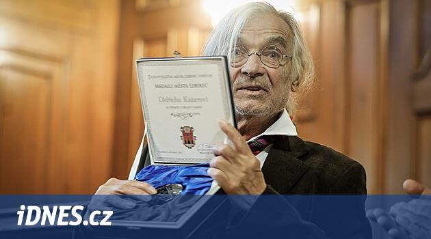 Oldřich Kaiser, sanat alanındaki katkılarından dolayı Liberec şehrinin madalyasını aldı