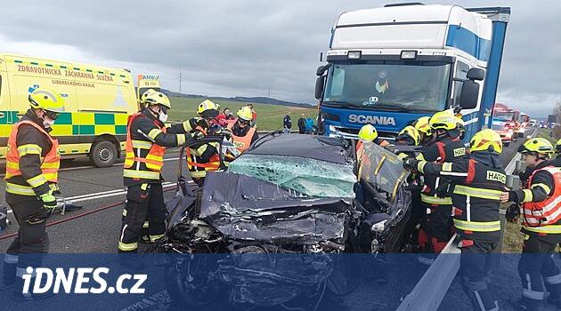 Liberec'te kamyonla çarpışan otomobilin sürücüsü hayatını kaybetti