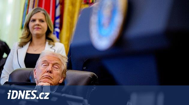 Ospalého Joea střídá mátožný Don. Trump v Oválné pracovně vypadal, jako by spal