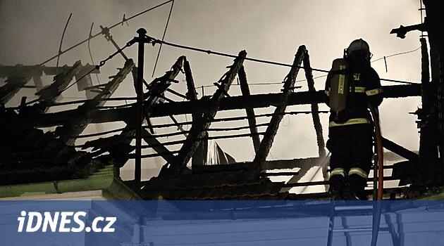 Veverská Bítýška'da çöp dolu bir evde yangın: Bu sefer yangın bodrumdaydı