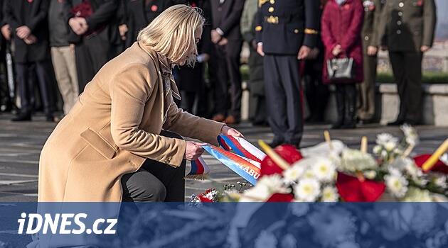 Nepoučili jsme se z dějin, stále umírají nevinní lidé, řekla Černochová vojákům