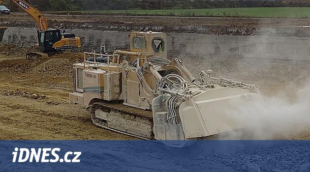 Unikátní fréza s diamantovými zuby na D35 likviduje skálu, se kterou nikdo nepočítal