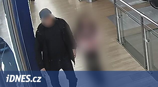 Prag'da bir kıza cinsel saldırı: Bir emekli onun eline penis koydu