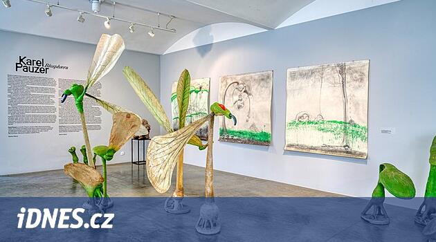 Síla přírody v křehkém materiálu. Pauzerova výstava Biosphaera na Kampě nabízí ojedinělý pohled