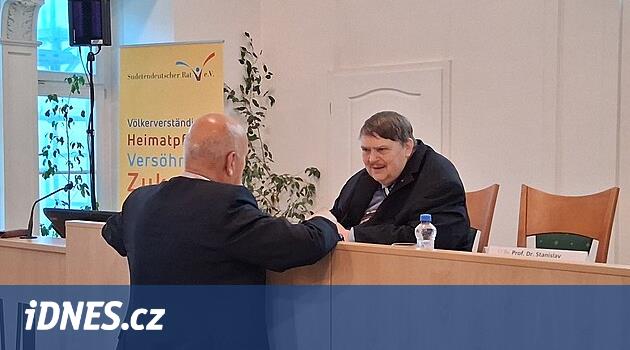 Sudetoněmecký předák Posselt v Brně kritizoval Orbána a chválil slivovici