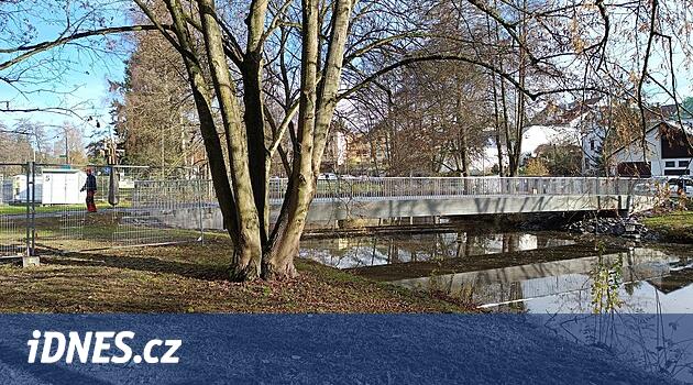 Žďár'daki yeni köprü açılamıyor, çok fazla titriyor