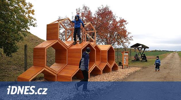 Arılar ve karıncalar şimdiden Třebíč yakınlarındaki Pekelný kopec'e giden yolu koruyor