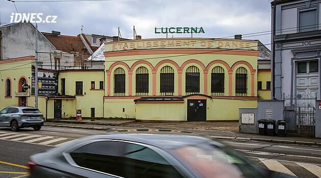 Budejovice'nin Lucerna kentindeki konsere yoğun bir kusmuk kokusu gölgelendi