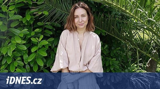 Veronika Arichteva znovu s nikotinem a terapií. Po ztrátě miminka se vrací i do práce