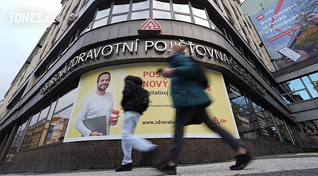 Policie zasahovala ve VZP a zhruba deseti farmaceutických firmách