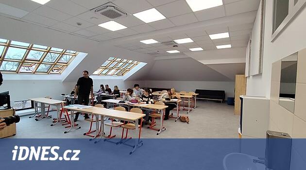 Hradec'teki tıp fakültesi çatı katını gösterdi