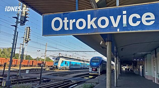 V Otrokovicích kvůli opravě dočasně uzavřou příjezd i výjezd od vlakového nádraží