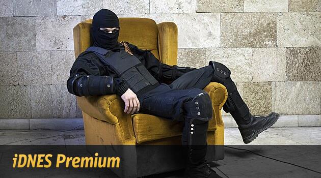 Natáhli kukly. Obsadili město. Zapózovali v křesle. A tak začala ta patálie v Donbasu