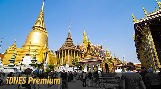 Lesk Bangkoku, krásný zločin a mytí slonů. V thajské mozaice si něco najde každý