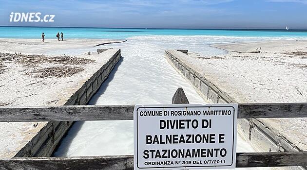 Je nádherná, ale koupat se tu nesmíte. Italská pláž má toxickou minulost