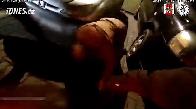 Radešín'de cinayet zanlılarının gözaltına alınması: Polis videoyu gösterdi