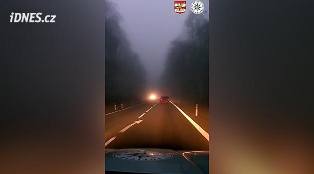 VIDEO: Podvodník v úzkých. Svoje fígle omylem zkoušel na policistu ve službě VIDEO: Podvodník v úzkých. Svoje fígle omylem zkoušel na policistu ve službě