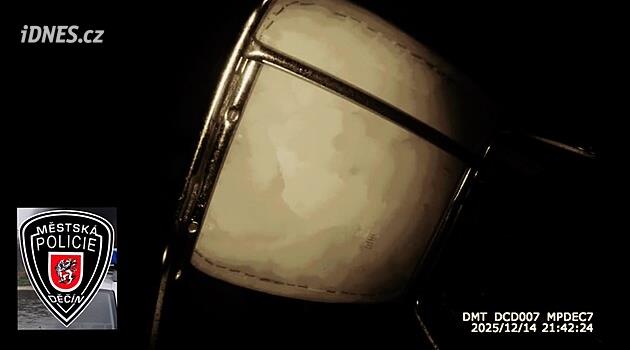 Děčín'de polis saldırgan adama müdahale etti