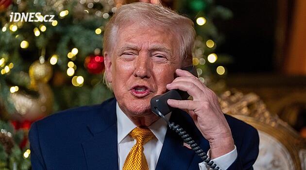 Veselé Vánoce, radikální levicová lůzo, přál Trump. Děti varoval před zlým Santou