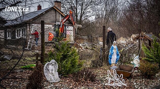 Trestní oznámení kvůli Bedřišce: bourání polovin dvojdomků postihlo i zbytky staveb