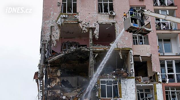 Ukrajinci mají po ruských útocích opět elektřinu, v nouzi se ocitl milion domácností