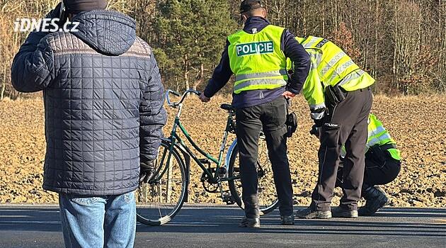 V Osečné na Liberecku havaroval cyklista bez helmy, zraněním podlehl