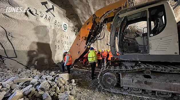 Önemli bir kilometre taşı. D35 şantiyesindeki Homole tünelinin korkulan kazısı tamamlandı