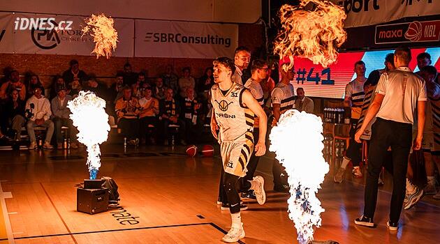 Pisek basketbolcuları kulübün yıldönümünü galibiyetle kutladı