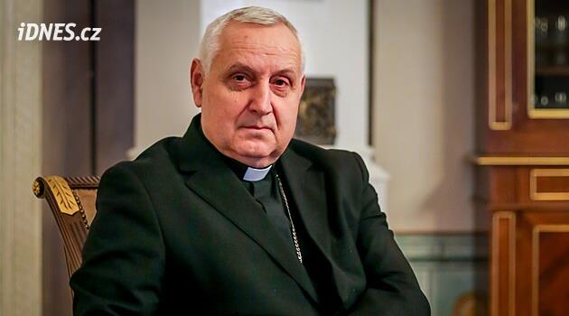 Na sítích následujeme špatné lídry, upozorňuje budějovický biskup